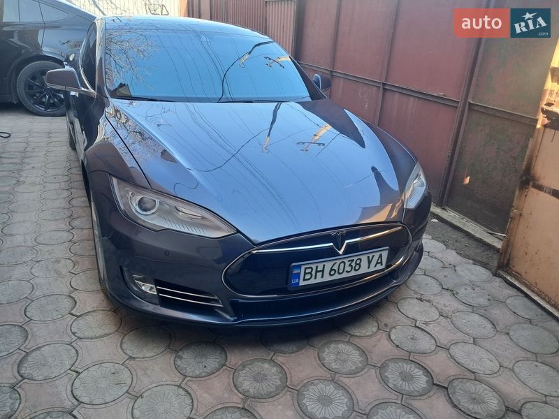 Лифтбек Tesla Model S 2015 в Одессе