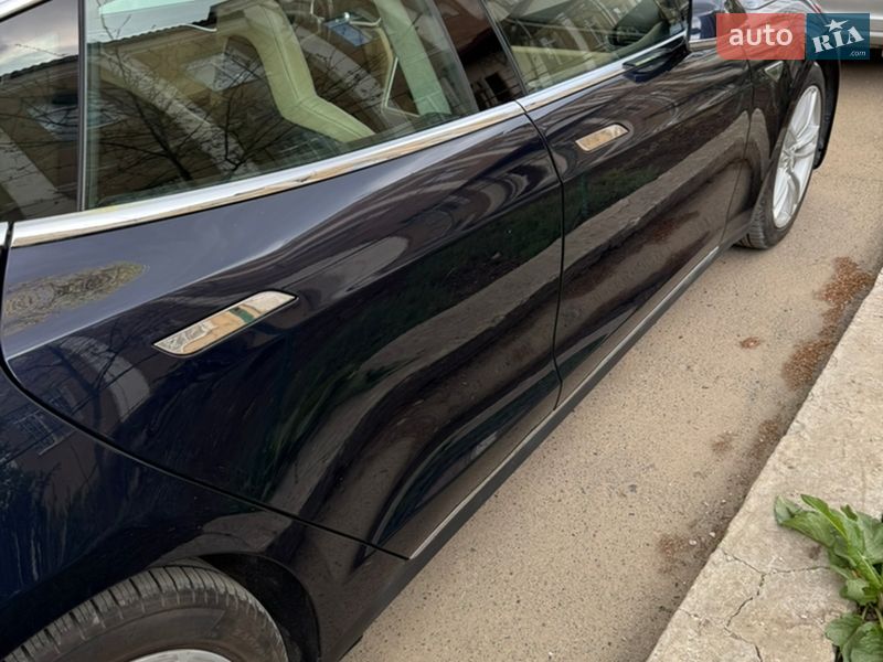 Ліфтбек Tesla Model S 2013 в Одесі