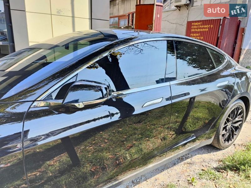 Лифтбек Tesla Model S 2014 в Львове