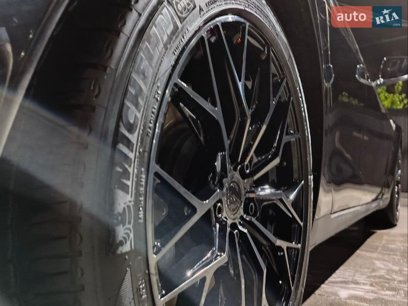 Лифтбек Tesla Model S 2014 в Львове