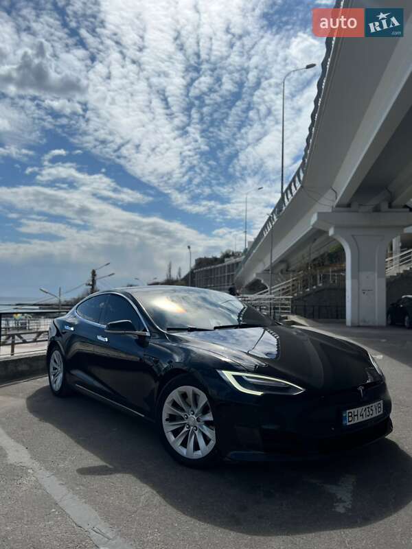 Ліфтбек Tesla Model S 2017 в Одесі
