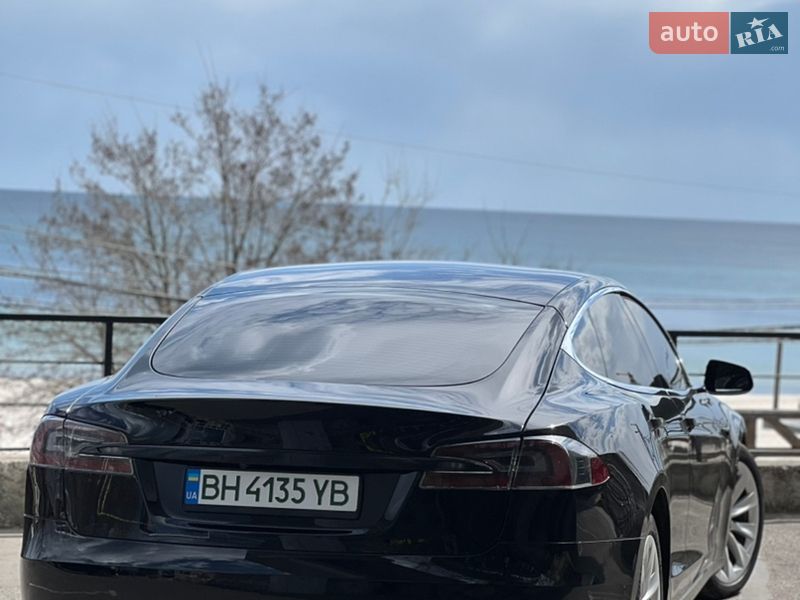 Ліфтбек Tesla Model S 2017 в Одесі