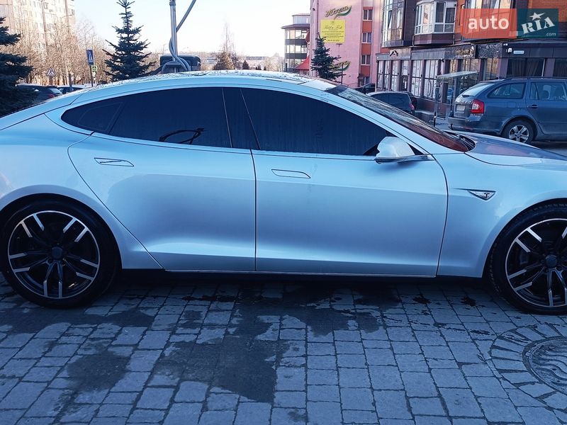 Ліфтбек Tesla Model S 2013 в Львові