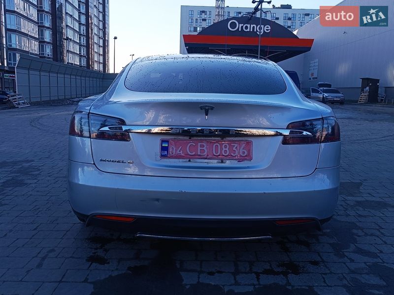 Ліфтбек Tesla Model S 2013 в Львові