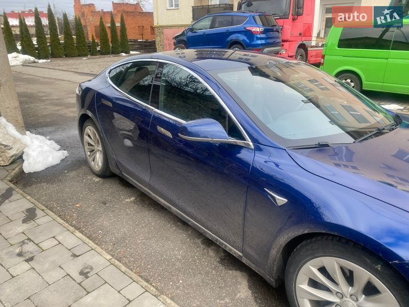Ліфтбек Tesla Model S 2017 в Самборі