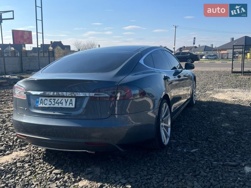 Ліфтбек Tesla Model S 2013 в Луцьку