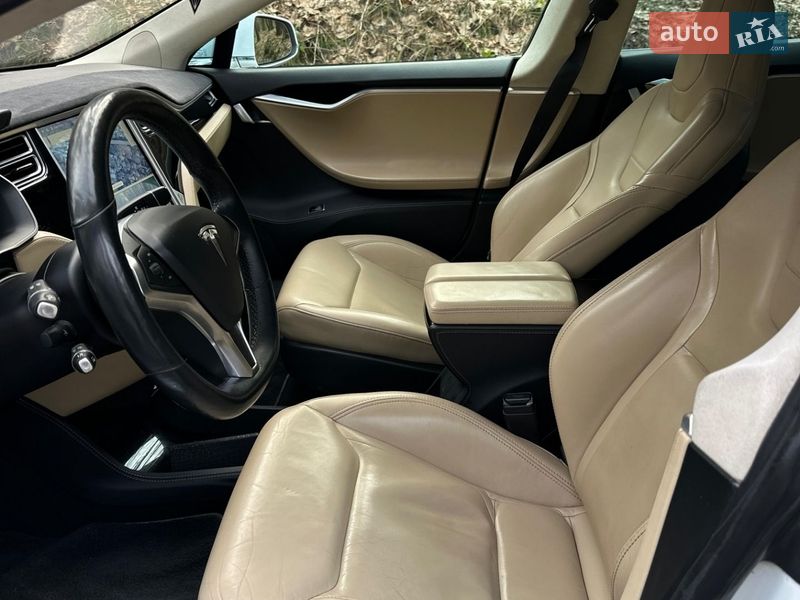 Ліфтбек Tesla Model S 2015 в Кропивницькому