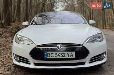 Лифтбек Tesla Model S 2015 в Кропивницком