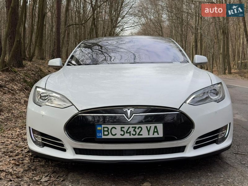 Tesla Model S 2015
