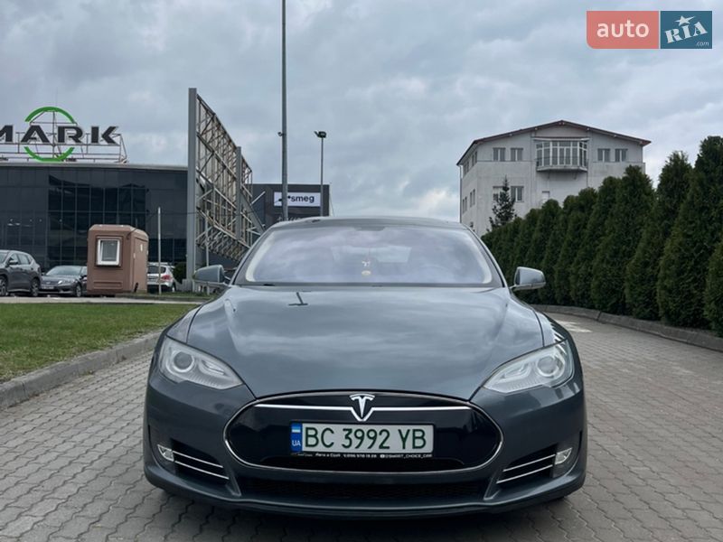Ліфтбек Tesla Model S 2013 в Львові