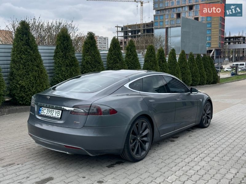 Ліфтбек Tesla Model S 2013 в Львові
