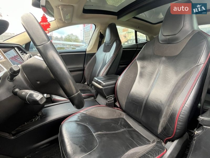 Ліфтбек Tesla Model S 2013 в Львові