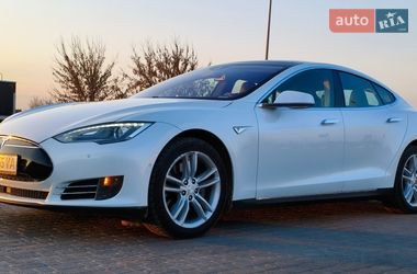 Лифтбек Tesla Model S 2015 в Радивилове