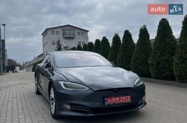 Лифтбек Tesla Model S 2017 в Львове