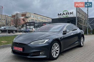 Лифтбек Tesla Model S 2017 в Львове