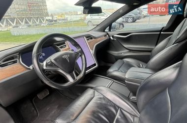 Лифтбек Tesla Model S 2017 в Львове