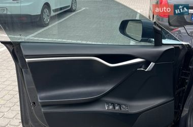 Лифтбек Tesla Model S 2017 в Львове