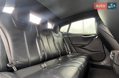 Лифтбек Tesla Model S 2017 в Львове