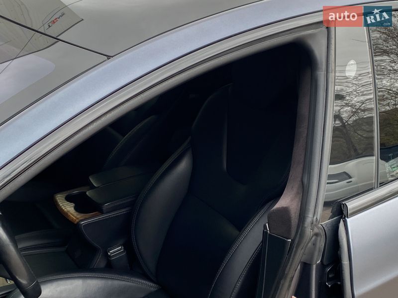 Ліфтбек Tesla Model S 2019 в Києві