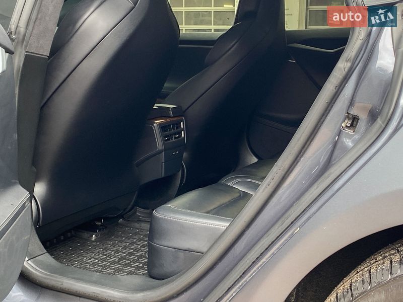 Ліфтбек Tesla Model S 2019 в Києві