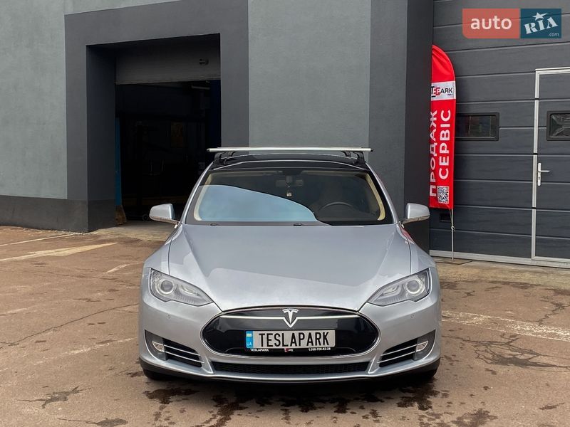 Лифтбек Tesla Model S 2013 в Киеве
