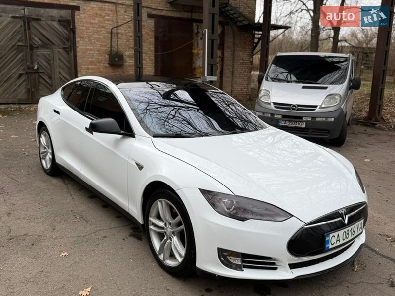 Ліфтбек Tesla Model S 2014 в Умані фото 18 Ліфтбек Tesla Model S 2014 в Умані