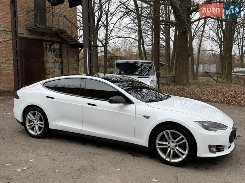 Ліфтбек Tesla Model S 2014 в Умані фото 20 Ліфтбек Tesla Model S 2014 в Умані