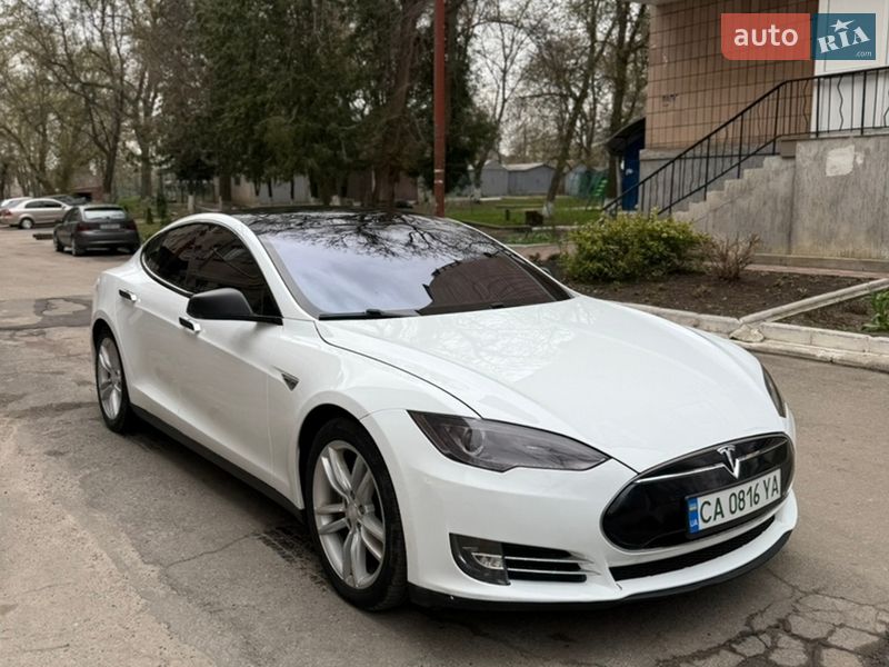 Ліфтбек Tesla Model S 2014 в Умані фото 46 Ліфтбек Tesla Model S 2014 в Умані