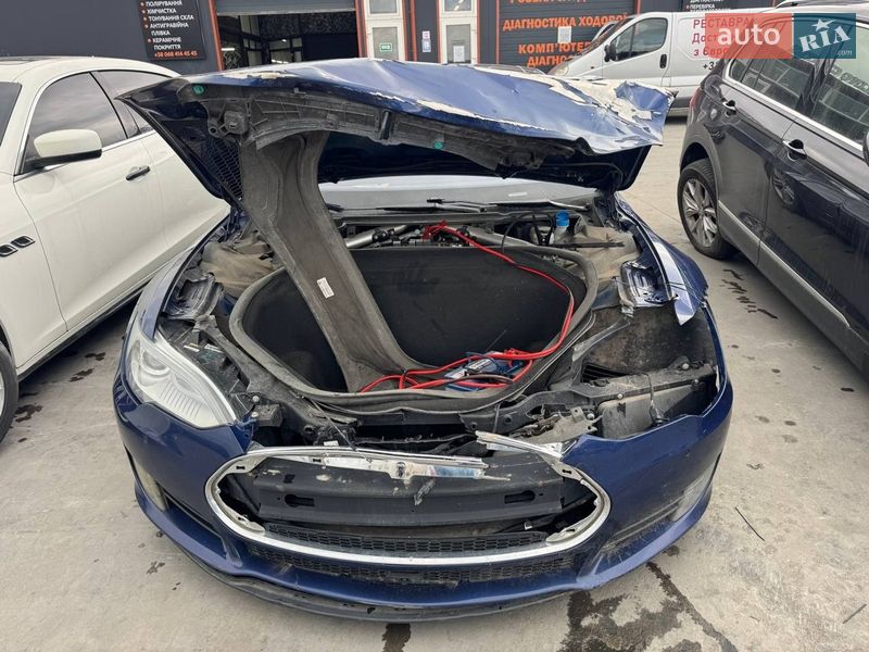 Лифтбек Tesla Model S 2016 в Львове фото 15 Лифтбек Tesla Model S 2016 в Львове