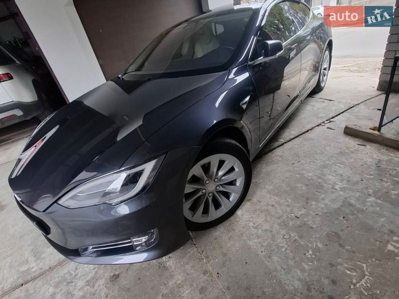 Ліфтбек Tesla Model S 2017 в Дніпрі