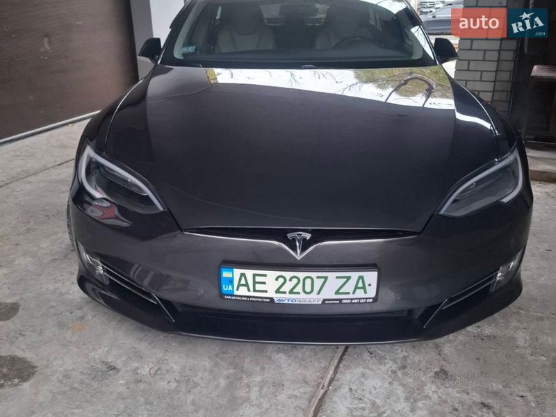 Ліфтбек Tesla Model S 2017 в Дніпрі