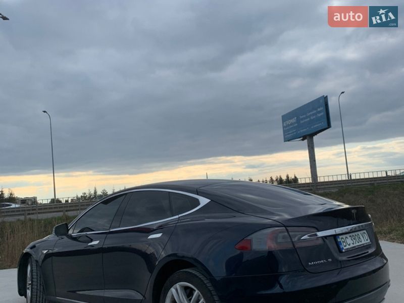 Ліфтбек Tesla Model S 2013 в Львові