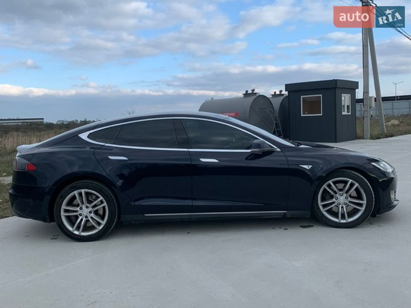 Ліфтбек Tesla Model S 2013 в Львові