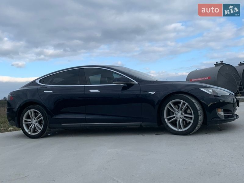 Ліфтбек Tesla Model S 2013 в Львові