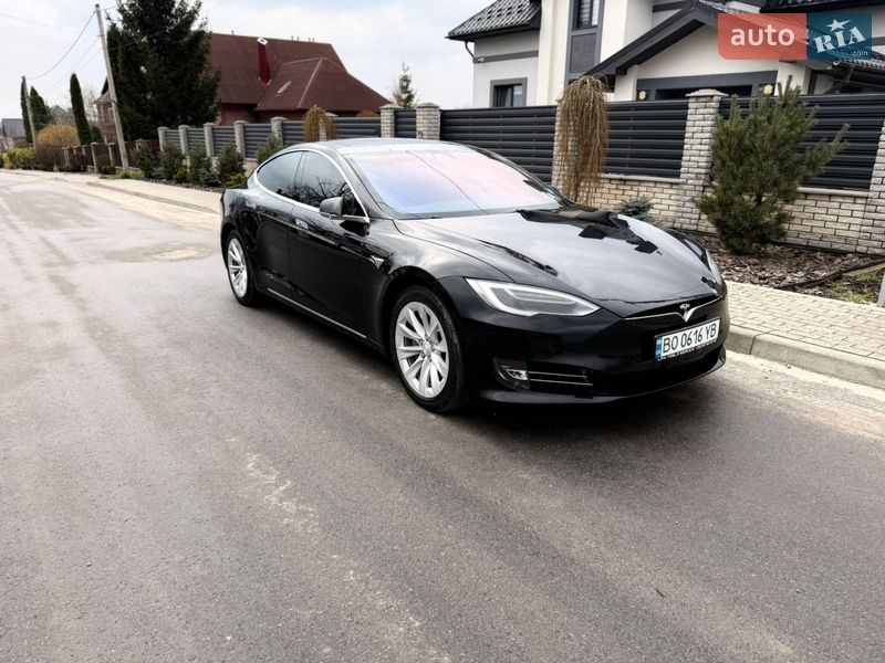 Лифтбек Tesla Model S 2017 в Тернополе