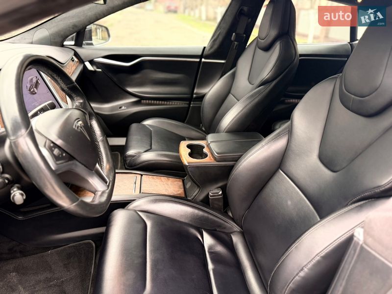Лифтбек Tesla Model S 2017 в Тернополе