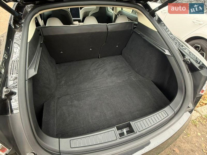 Лифтбек Tesla Model S 2014 в Кременчуге