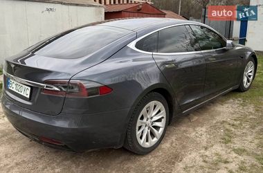 Лифтбек Tesla Model S 2017 в Львове