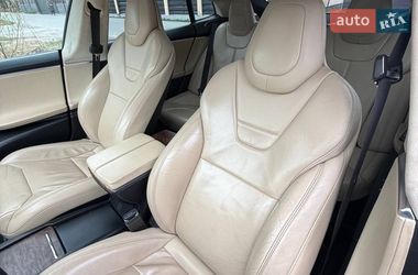 Лифтбек Tesla Model S 2017 в Львове