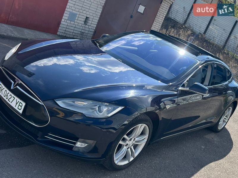 Лифтбек Tesla Model S 2014 в Ровно