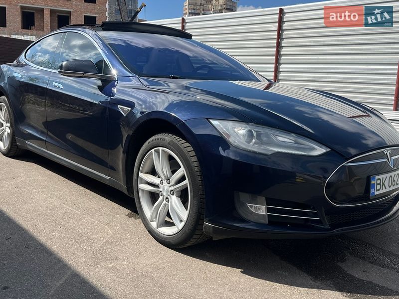 Лифтбек Tesla Model S 2014 в Ровно