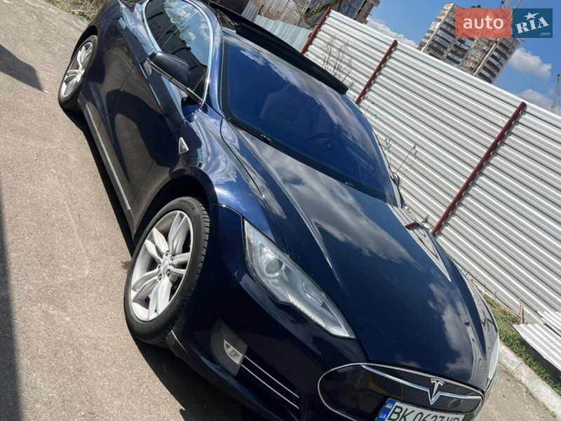 Лифтбек Tesla Model S 2014 в Ровно
