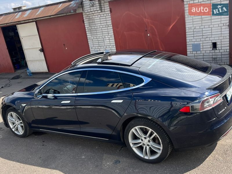 Лифтбек Tesla Model S 2014 в Ровно