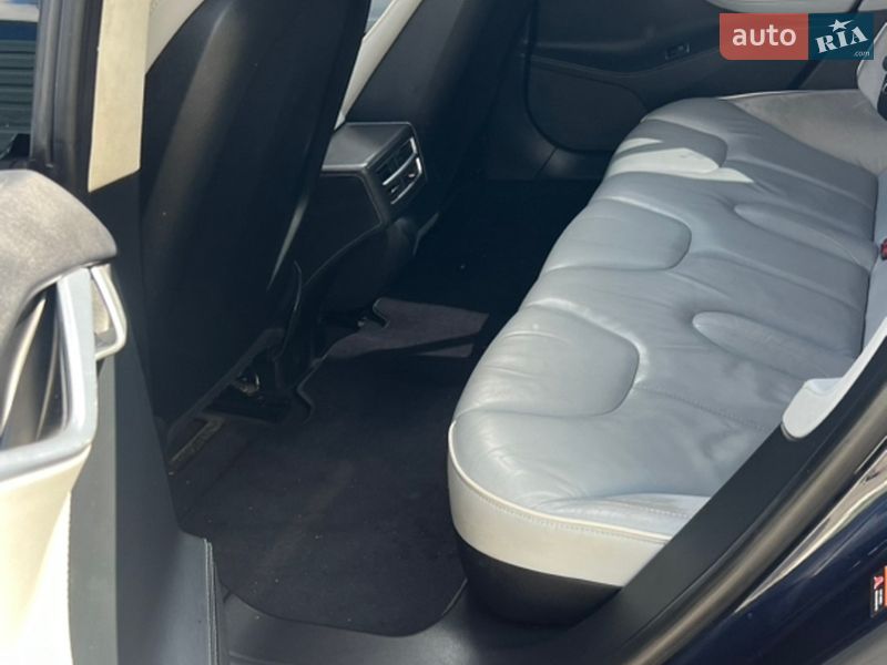 Лифтбек Tesla Model S 2014 в Ровно