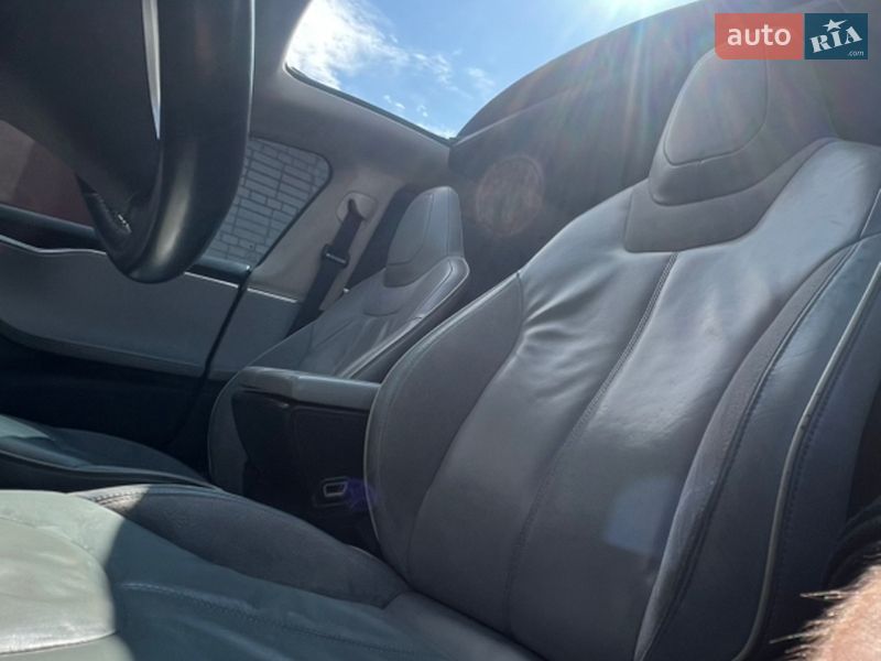 Лифтбек Tesla Model S 2014 в Ровно