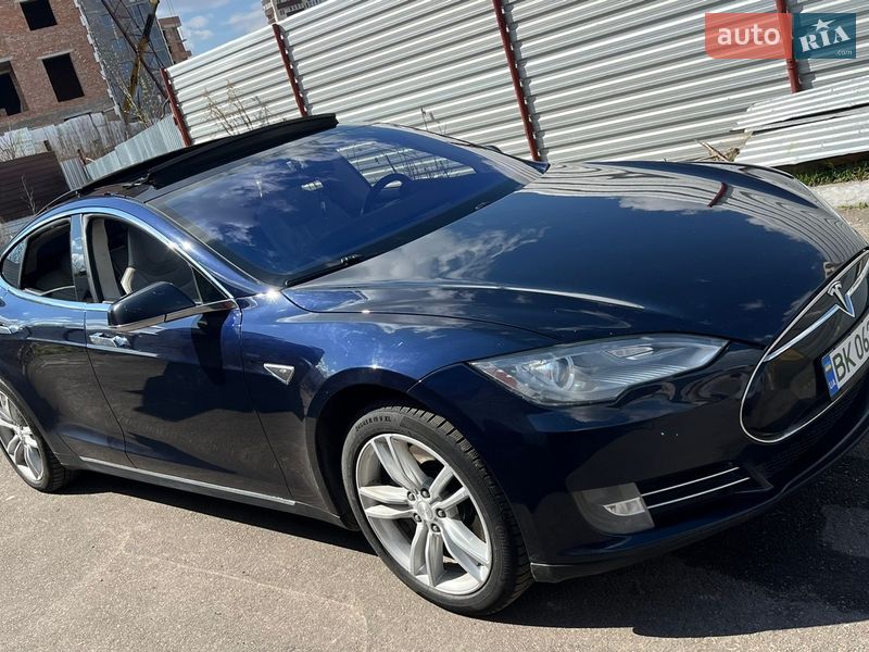 Ліфтбек Tesla Model S 2014 в Рівному