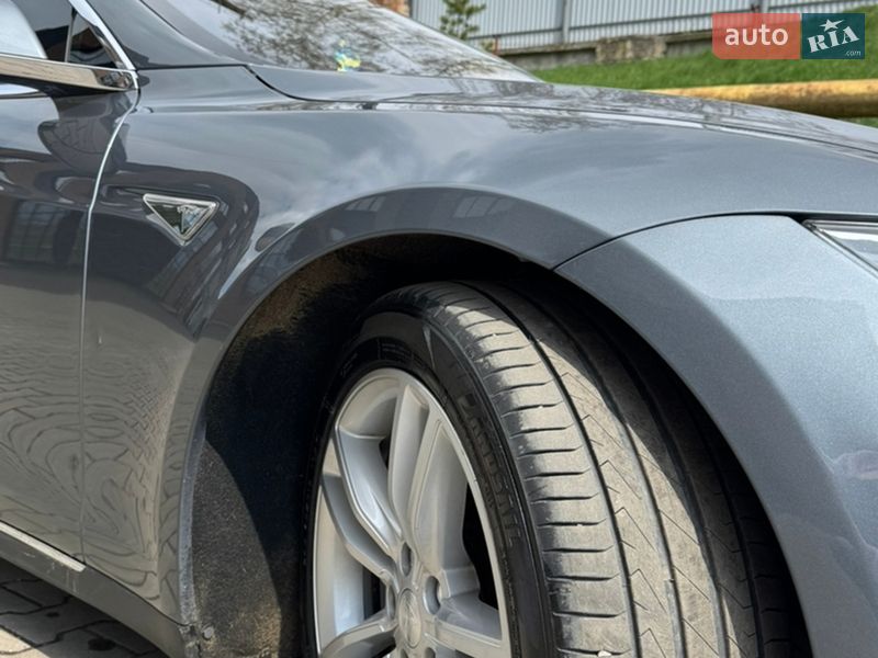 Ліфтбек Tesla Model S 2014 в Чернівцях
