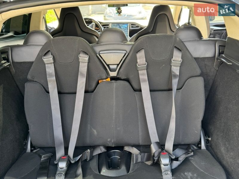 Ліфтбек Tesla Model S 2014 в Чернівцях