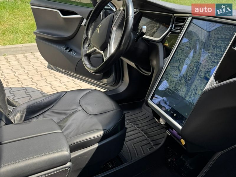 Ліфтбек Tesla Model S 2014 в Чернівцях