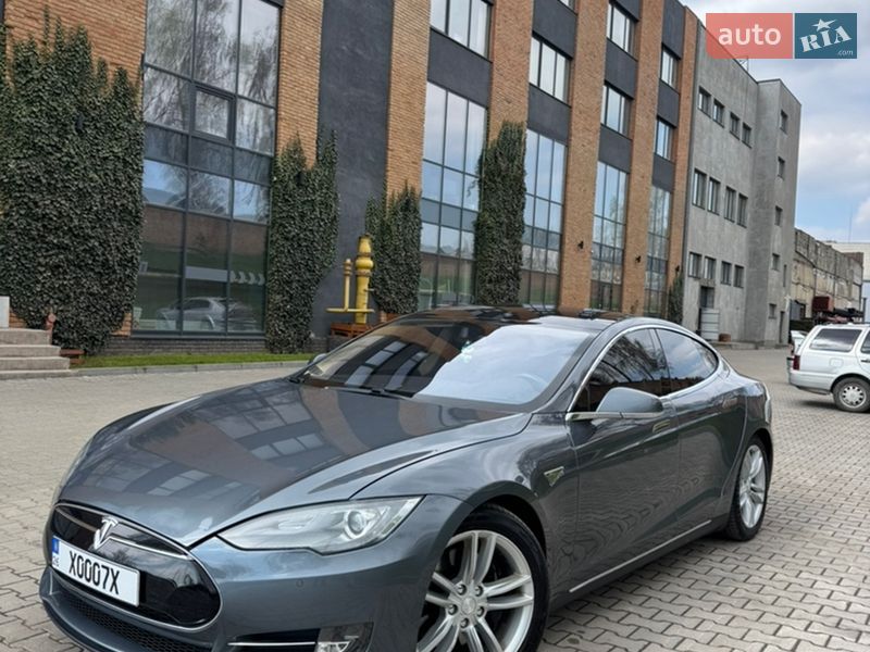 Ліфтбек Tesla Model S 2014 в Чернівцях